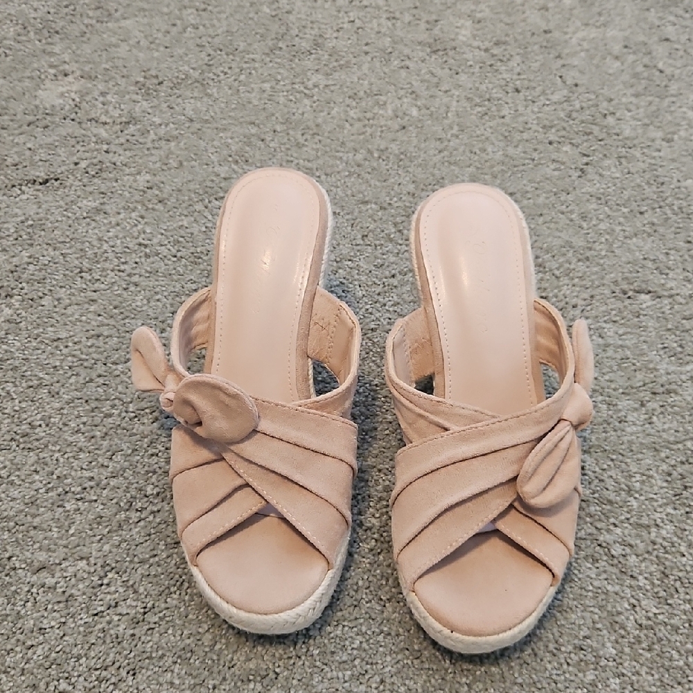 Elegant Women's Sandals with Bow Accent